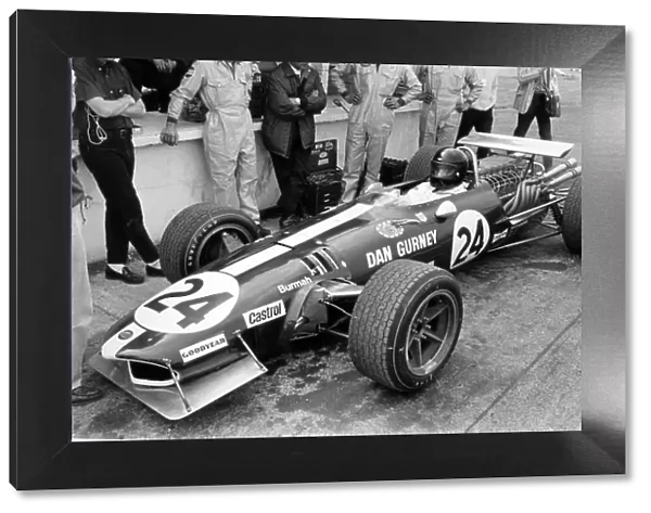1968 British Grand Prix. Brands Hatch, Great Britain. 20 July 1968. Dan Gurney, Eagle AAR104-Weslake, retired, in the pitlane, action. World Copyright: LAT Photographic Ref: Motor b&w print