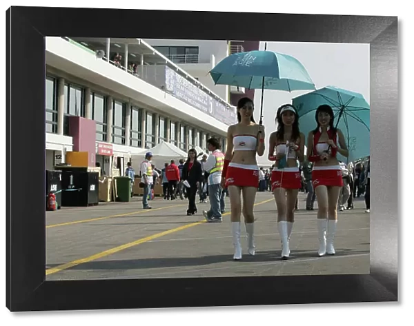 2004 Macau Grand Prix. 51st Formula Three Race. Grid Girls, Atmosphere Circult de Guia, Macau. 18th-21st November 2004. World Copyright: Glenn Dunbar / LAT. Digital Image Only