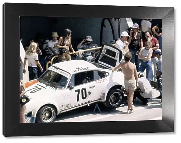 1976 Le Mans 24 hours. Le Mans, France. 12th - 13th June 1976. Nick Faure  /  Jean Beurlys  /  John Goss (Porsche 934), Not Classified, pit stop action. World Copyright: LAT Photographic