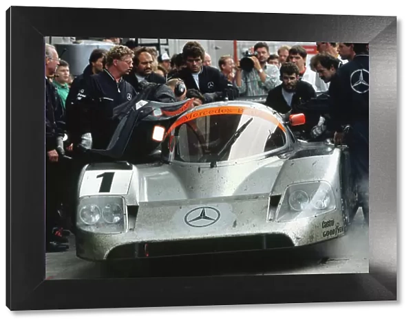 1991 Le Mans 24 hours. Le Mans, France. 22nd - 23rd June 1991. Jean-Louis Schlesser / Jochen Mass / Alain Ferte (Mercedes-Benz C11), retired, pit stop action. World Copyright: LAT Photographic. Ref: 91LM33