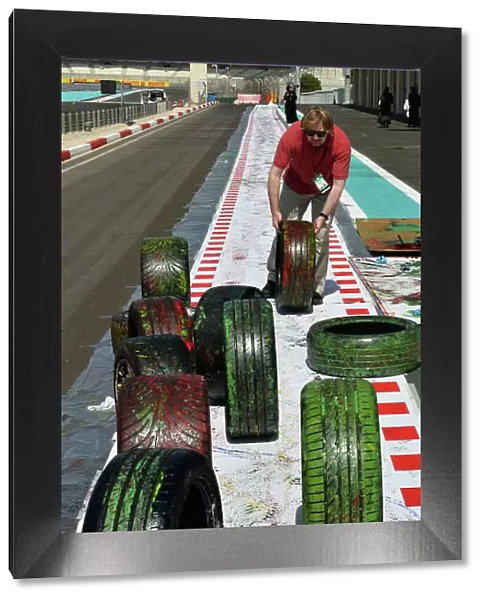 Formula One World Championship, Rd17, Abu Dhabi Grand Prix, Preparations, Yas Marina Circuit, Abu Dhabi, UAE, Thursday 31 October 2013
