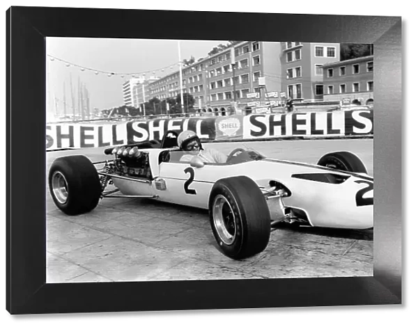 1966 Monaco Grand Prix. Monte Carlo, Monaco. 22 May 1966. Bruce McLaren, McLaren M2B-Ford, retired, action. World Copyright: LAT Photographic Ref: L66 / 296 / 13