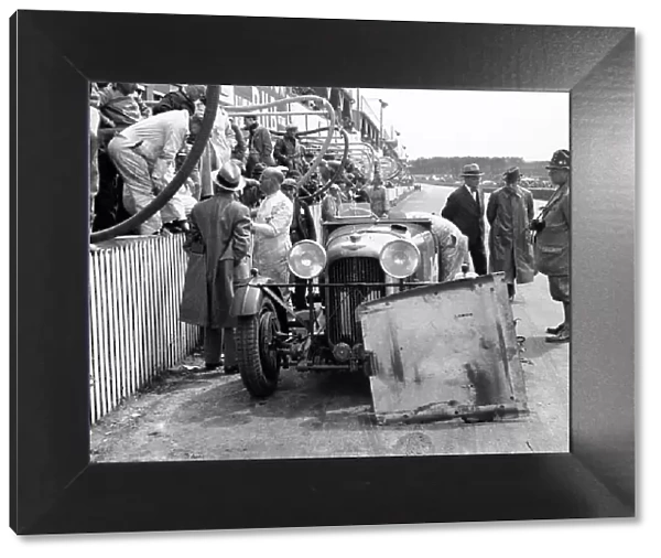1935 Le Mans 24 hours. Le Mans, France. 15-16 June 1935. Dr John Benjafield / Ronald Gunter (Lagonda Rapide), 13th position, pit stop. World Copyright - LAT Photographic. Ref: C6561