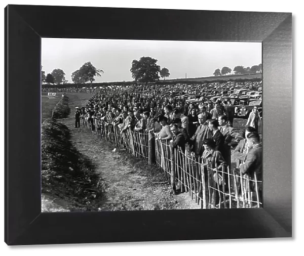 1937 Donington Grand Prix. Donington Park, Great Britain. 2 October 1937. The crowd before the start, atmosphere. World Copyright: LAT Photographic Ref: C12002