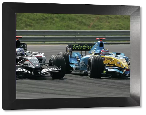 2005 Hungarian Grand Prix - Sunday Race, Hungaroring, Hungary. 31st July 2005 Fernando Alonso, Renault R25 battles to pass the Minardi back marker. World Copyright: Lorenzo Bellanca / LAT Photographic ref