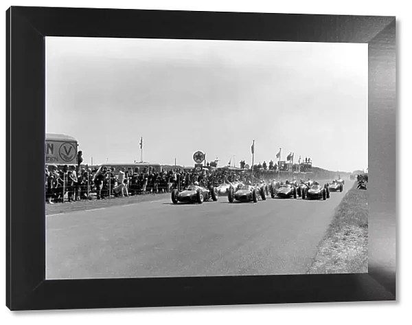 1961 Dutch Grand Prix. Zandvoort, Holland. 22 May 1961. Phil Hill, Wolfgang von Trips and Richie Ginther (all Ferrari Dino 156) lead at the start. World Copyright: LAT Photographic Ref: Autocar C61703
