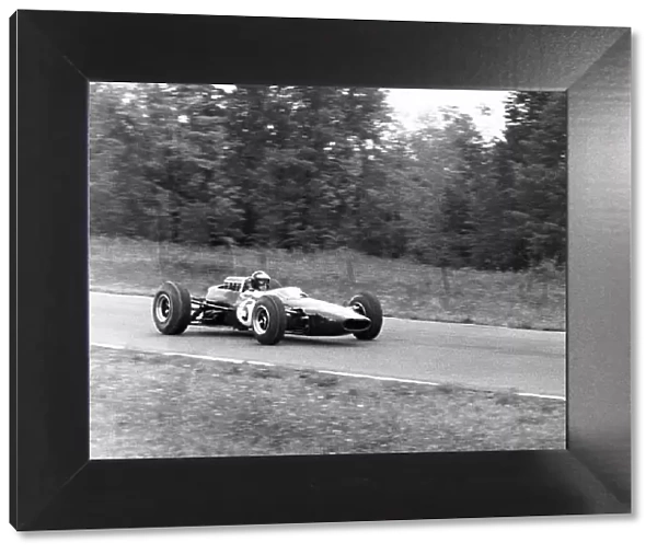 1965 United States Grand Prix. Watkins Glen, United States. 3 October 1965. Jim Clark, Lotus 33-Climax, retired, action. World Copyright: LAT Photographic Ref: b&w print