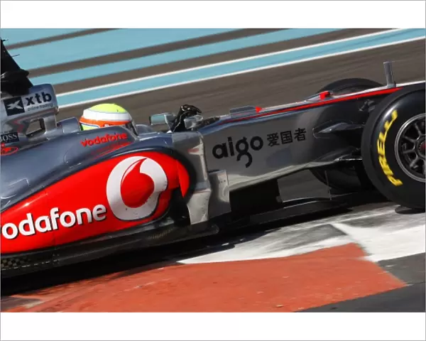 Formula One Testing: Oliver Turvey McLaren MP4  /  25