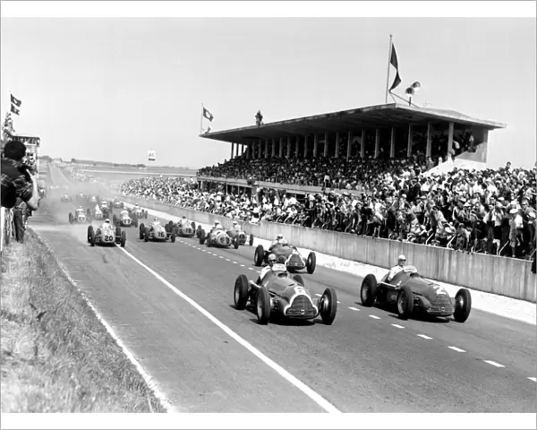 1950 French Grand Prix - Start: Race winner Juan Manuel Fangio leads at the start of the race