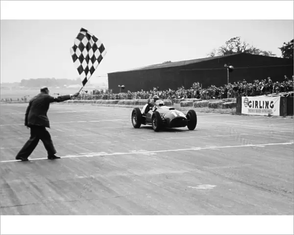 1951 British Grand Prix - Jose Froilan Gonzalez: Jose Froilan Gonzalez, 1st position. This was Ferraris first GP victory