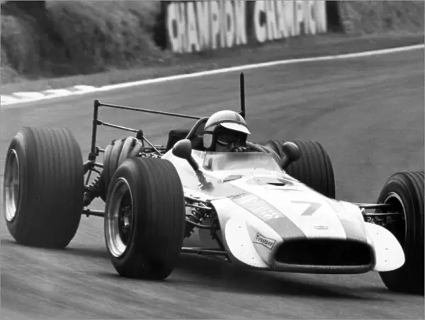 1968 British Grand Prix - John Surtees: John Surtees, Honda RA301, 5th position, with broken rear wing, action