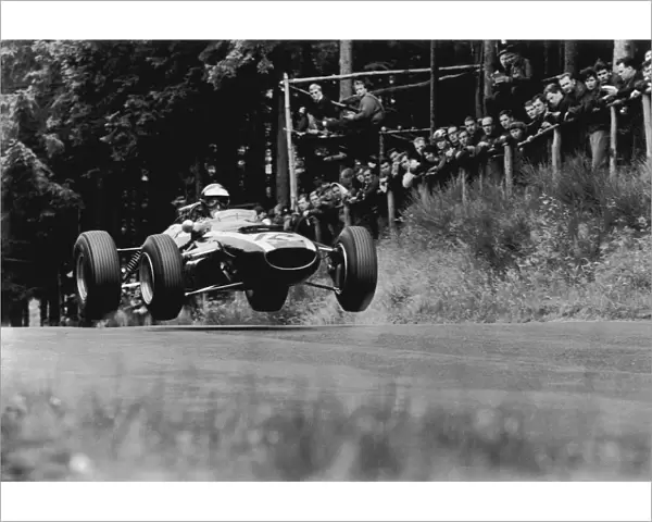 1965 German Grand Prix - Jochen Rindt: Jochen Rindt 4th position, jumping action