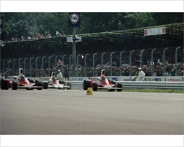 1975 Italian Grand Prix - Start: Niki Lauda, 3rd position, leads Clay Regazzoni, 1st position and Emerson Fittipaldi, 2nd position, at the start