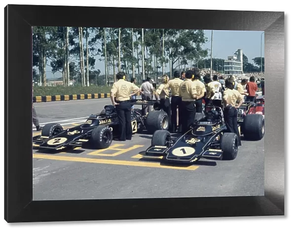 1974 Brazilian Grand Prix - John Player Team Lotus: John Player Team Lotus in the assembly area before the start of the race, action