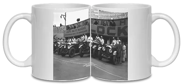 1929 Le Mans 24 hours: The winning Bentley Speed Six team left-to right: Jack Dunfee  /  Glen Kidston, Woolf Barnato  /  Henry Tim Birkin