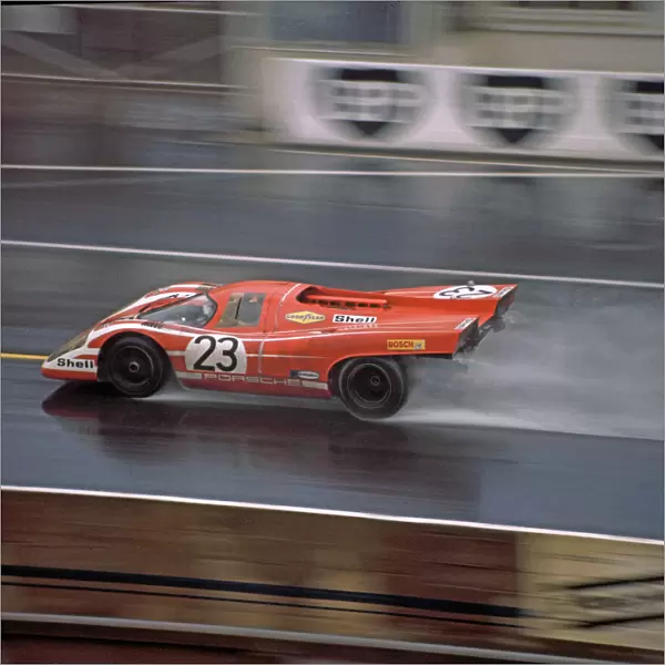1970 Le Mans 24 hours: Hans Herrmann  /  Richard Attwood, 1st position, action