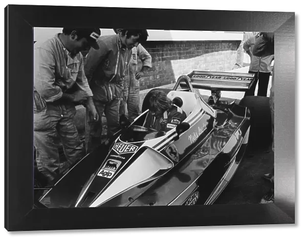 1976 Belgian Grand Prix: James Hunt tries out Niki Laudas Ferrari 312T2 for size, action