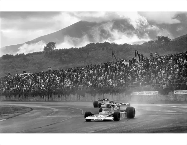 1976 Japanese Grand Prix: James Hunt, 3rd position to clinch the World Championship title, action