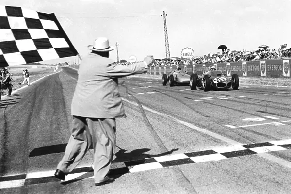 1961 French Grand Prix: Giancarlo Baghetti closely followed by Dan Gurney, takes the chequered flag for 1st position and his maiden win on his