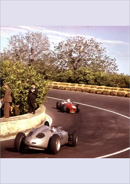Giancarlo Baghetti leads Dan Gurney: 1961 Syracuse Grand Prix
