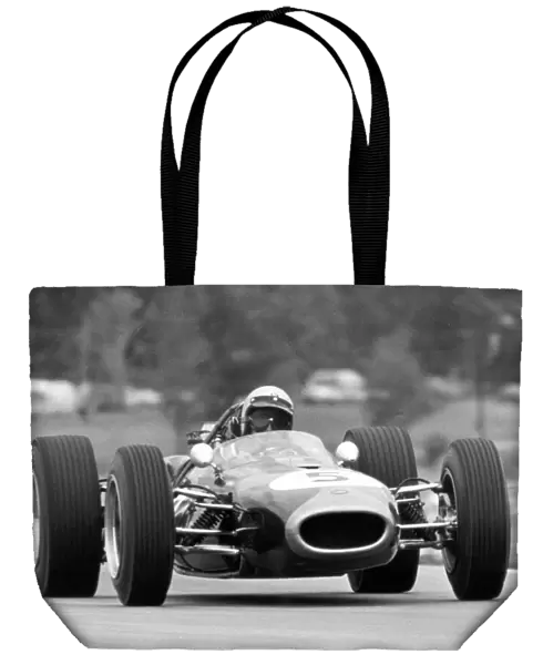 1966 United States Grand Prix: Jack Brabham, retired, action