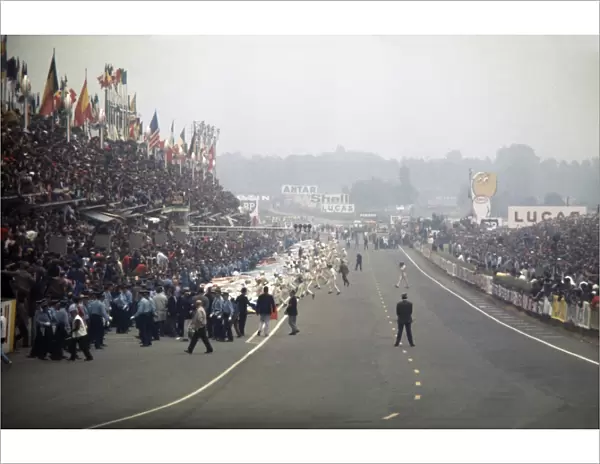 1969 Le Mans 24 hours: All the drivers make the traditional running start, except for Jacky Ickx who walks across the track in protest as he