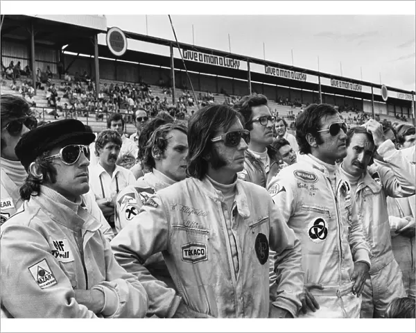 1973 South African Grand Prix: Francois Cevert, Jackie Stewart, Niki Lauda, Emerson Fittipaldi, Carlos Pace and Clay Reggazoni at the drivers briefing