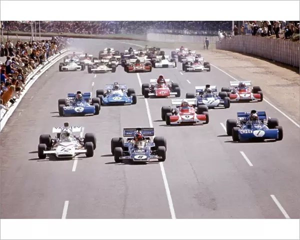 Kyalami, South Africa. 2-4 March 1972: Emerson Fittipaldi, Denny Hulme and Jackie Stewart lead at the start. Hulme and Fittipaldi finished in 1st