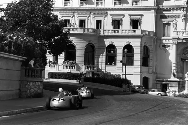 1955 Monaco Grand Prix: Juan Manuel Fangio retired, leads Stirling Moss 9th position, action