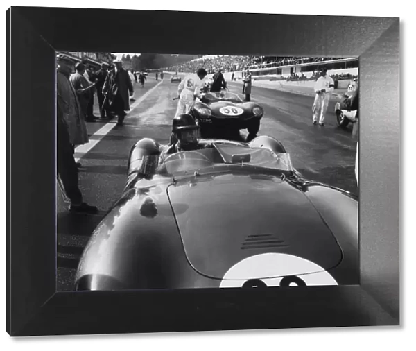 1957 Grand prix de Spa: Tony Brooks, 1st position, on the grid before the start, portrait