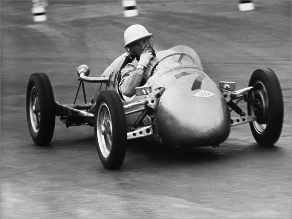 1952 British Grand Prix: Stirling Moss, 1st position in the 500cc race, action