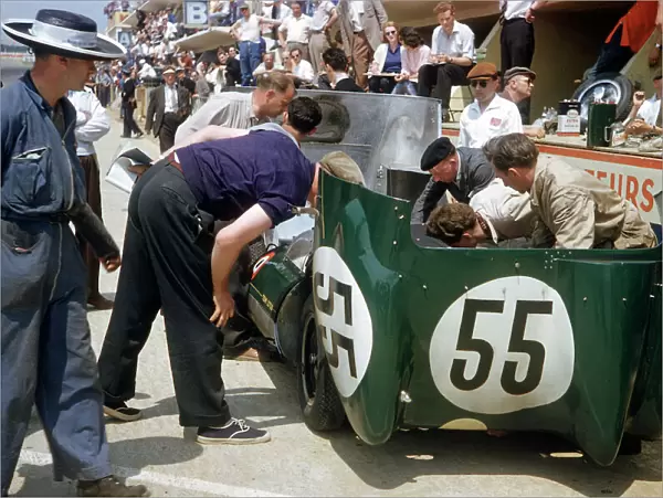 1957 Le Mans 24 hours: Cliff Allison  /  Keith Hall, 14th position and winner of the Index of Performance, in the pits