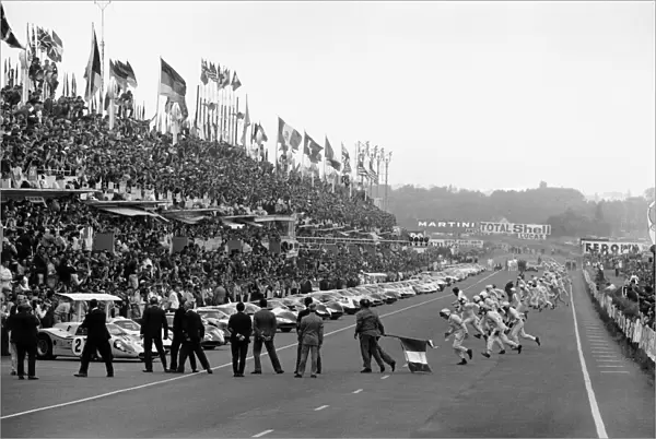 1967 Le Mans 24 hours: Drivers run to their cars at the start of the race, action
