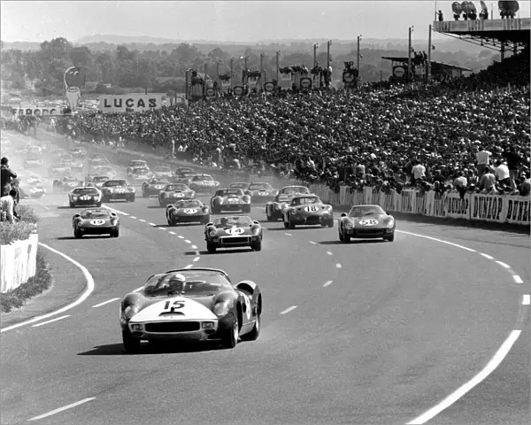 1964 Le Mans 24 hours: Pedro Rodriguez  /  Skip Hudson leads at the start