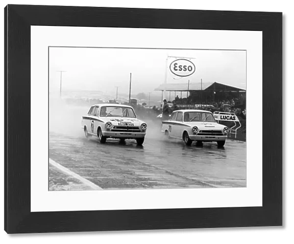 1964 British Saloon Car Championship: Jim Clark, Lotus Cortina #70 leads another Lotus Cortina, action