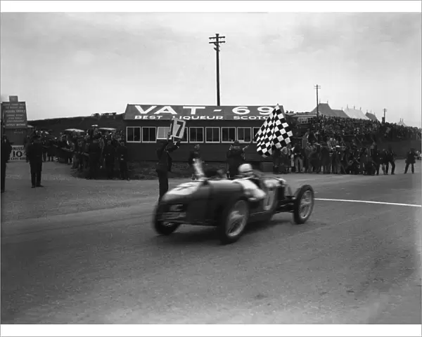 1932 Tourist Trophy: Cyril Whitcroft, 1st position, takes the chequered flag, action