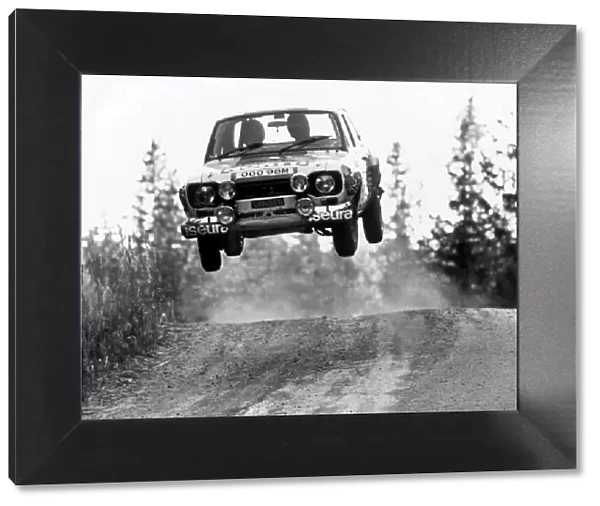 1975 World Rally Championship: Jussi Kynsilehto  /  Martin Holmes, retired, airbourne, action