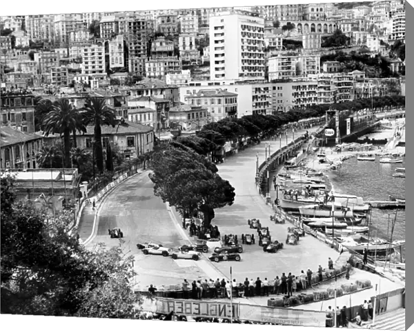 1960 Monaco Grand Prix: Jo Bonnier leads Jack Brabham, Tony Brooks, Stirling Moss, Chris Bristow and the rest of the field at the start