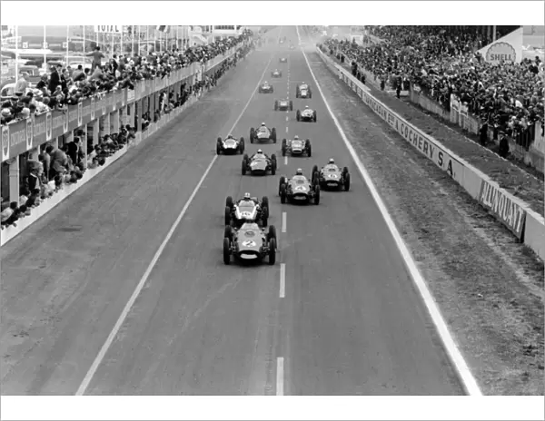 1960 French Grand Prix: Phil Hill leads Jack Brabham, Wolfgang von Trips, Willy Mairesse, Dan Gurney, Bruce McLaren, Innes Ireland, Jo Bonnier