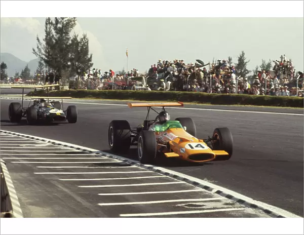 1968 Mexican Grand Prix: Dan Gurney, McLaren M7A Ford, leads Jack Brabham, Brabham BT26 Repco