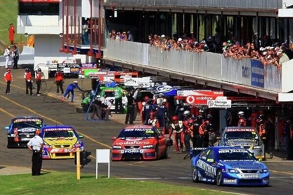 08av802. Pit lane action.. Australian V8 Supercars