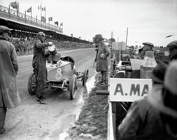 1922 French Grand Prix. Strasbourg, France. 16 July 1922. Clive Gallop (Aston Martin GP), retired. Pitstop. World Copyright: LAT Photographic Ref: Autocar A654