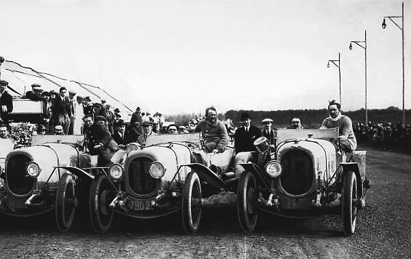 1923 Le Mans 24 hours: The winning Chenard et Walcker team before the start. L to R: Andre Lagache  /  Rene Leonard, 1st position, Fernad Bachmann  /  Raymond Glazmann