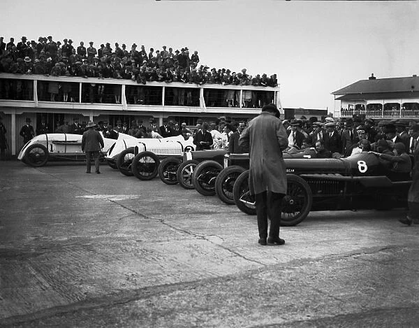 1926 BARC Whitsun Meeting: The Gold Star Handicap. L-R John Cobb in Babs, Parry Thomas in the Leyland Eight, R B Howey, 1st position, Malcolm Campbell