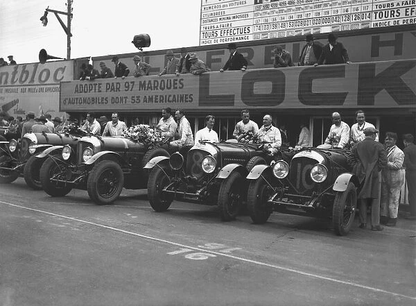 1929 Le Mans 24 hours: The winning Bentley Speed Six team left-to right: Jack Dunfee  /  Glen Kidston, Woolf Barnato  /  Henry Tim Birkin