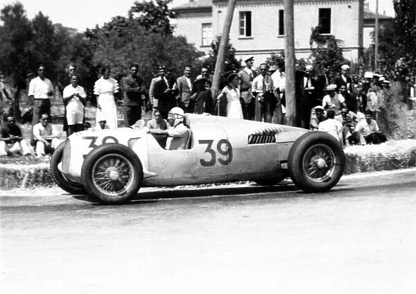 1935 Coppa Acerbo. Pescara, Italy. 15 August 1935. Achille Varzi, Auto Union B