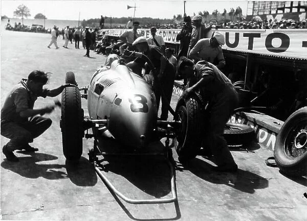 1935 French Grand Prix. Montlhery, France. 23 June 1935. Achille Varzi, Auto Union, 5th position, action. World - LAT Photographic