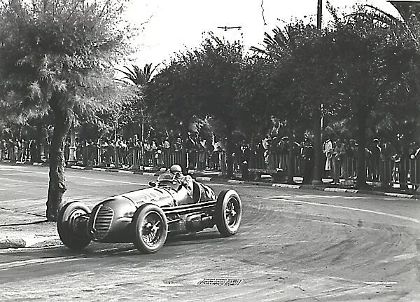 1938 Coppa Ciano. Livorno (Leghorn), Italy. 7 August 1938. Count Carlo Felice Trossi, Maserati 8CTF, retired after leading, action. World Copyright: Robert Fellowes  /  LAT Photographic Ref: 38CC02