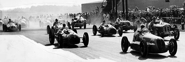 1948 British Grand Prix: Emmanuel de Graffenried leads Louis Chiron and Bob Gerard at the start. Gerard finished in 3rd position
