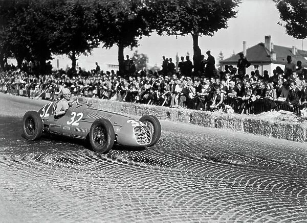 1948 Swiss Grand Prix. Bremgarten, Berne, Switzerland. 4 July 1948. Alberto Ascari, Maserati 4CLT / 48, 5th position, action. World Copyright: LAT Photographic Ref: C22583